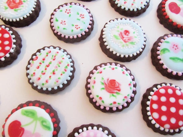 Cath Kidston-Inspired Wet-on-Wet Cookies by Marie at LilleKageHus