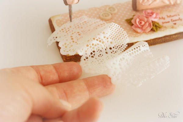 Sewing a sugar lace for Mum: