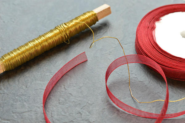 Gold-wire-and-ribbon