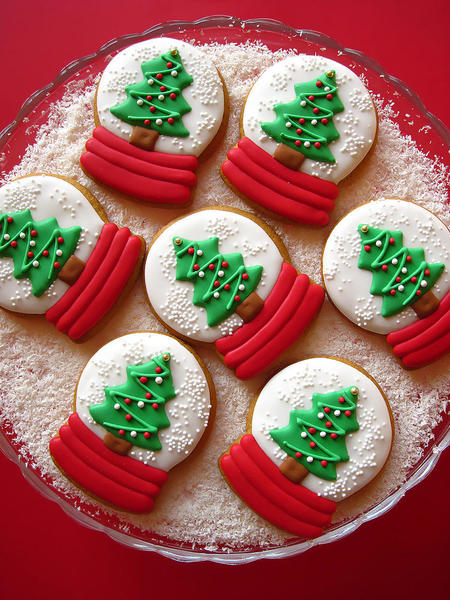 #1 - Snow Globe Cookies by Gingerland