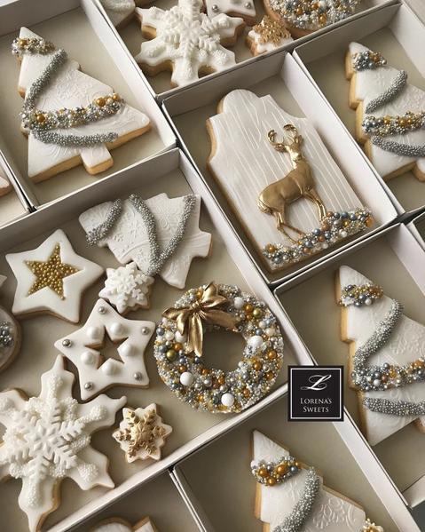 #3 - White Christmas Cookies with Gold Deer by Lorena Rodríguez