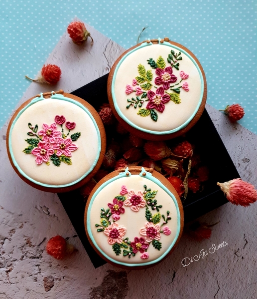 #9 - White Floral Trio! by Di Art Sweets