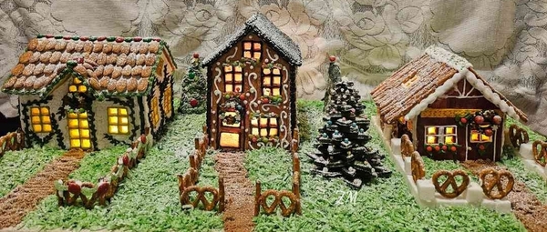 #4 - Gingerbread Houses by Zeena