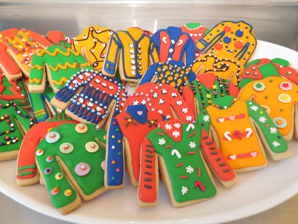 ugly sweater cookies-twisted 010