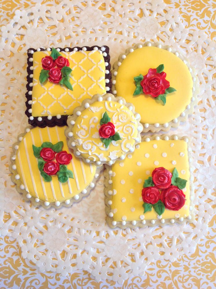 Red roses on yellow cookies