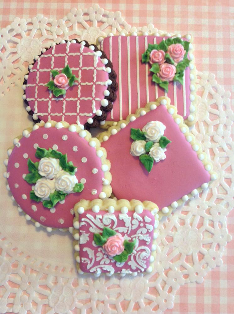 White &amp; pink roses on pink cookies