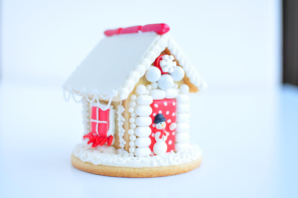 White &amp; Red Cookie Cottage (3"x 4"), by Jolies Gourmandises
