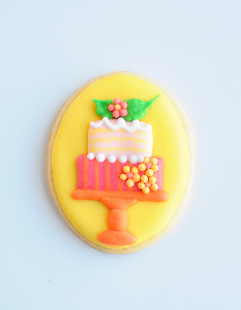 Cake on pedestal cookie by Jolies Gourmandises