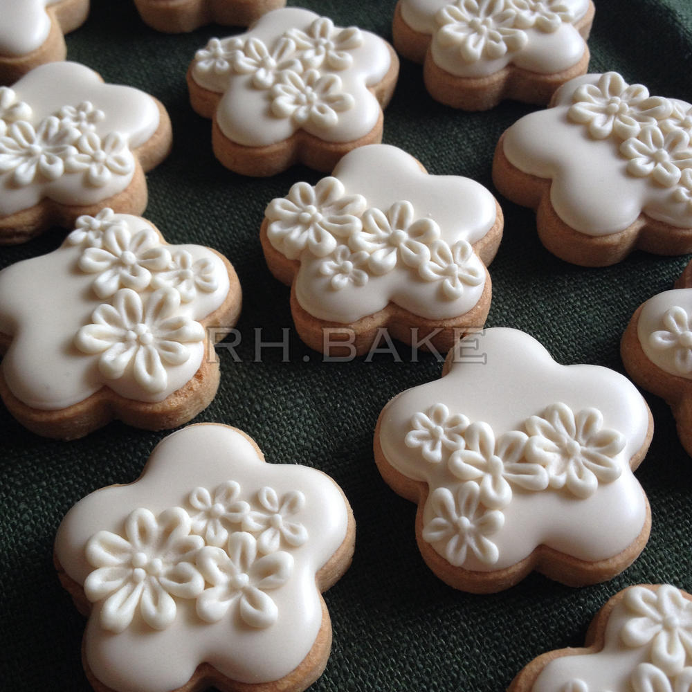Small  flower cookies with little flowers