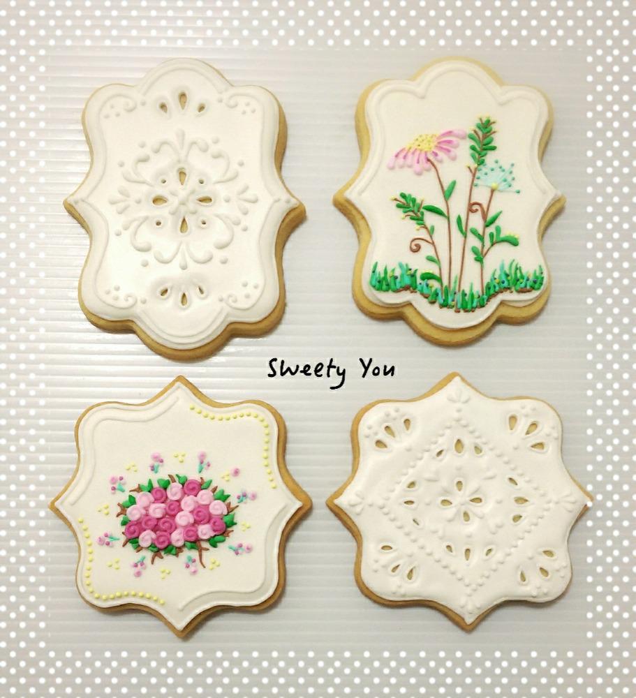 Eyelet Lace and Floral Plaques