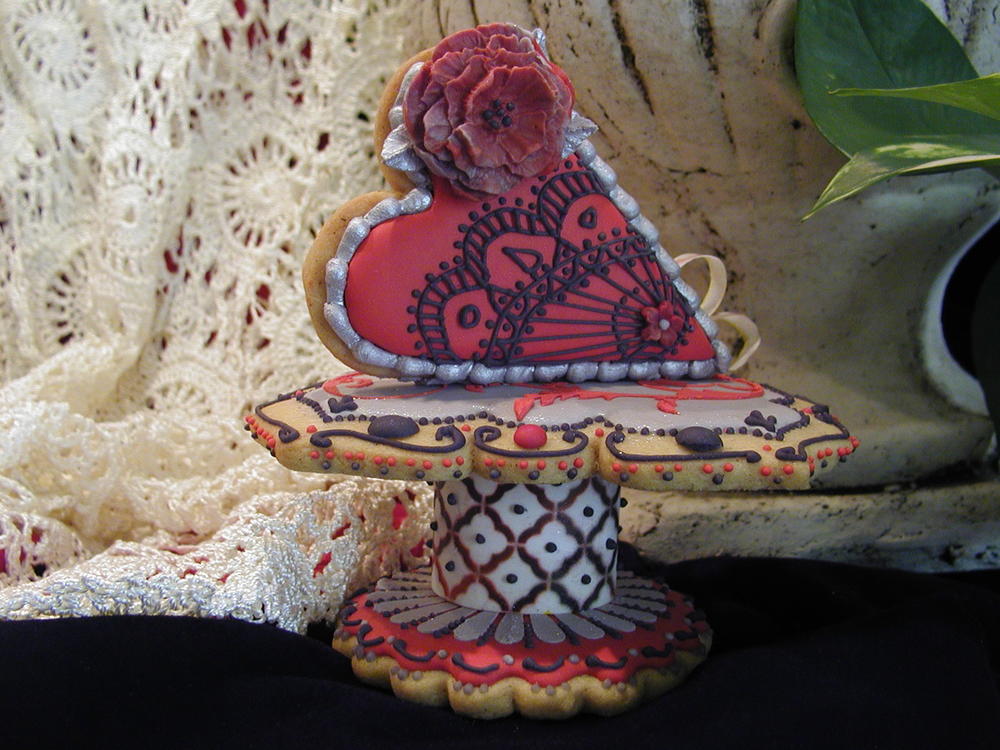 3D Heart with Lace on a Pedestal