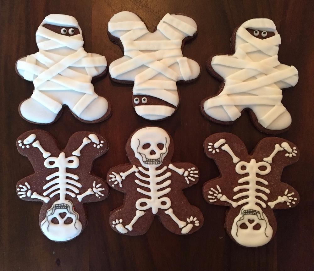 Gingerbread Skeletons and Mummies