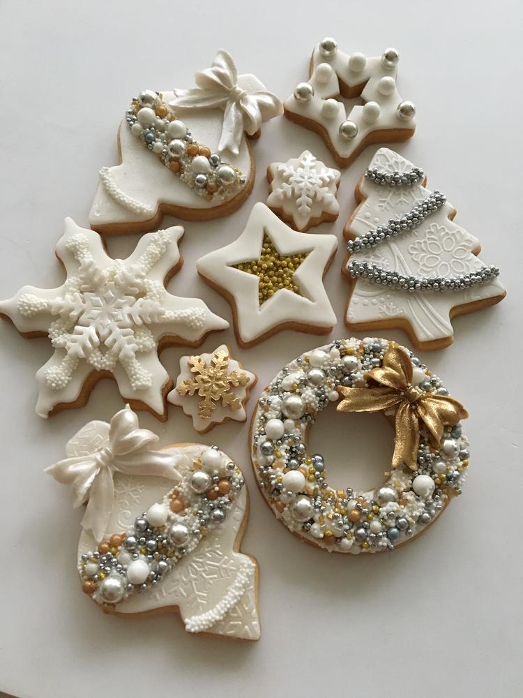 White Christmas Cookies by Lorena Rodríguez
