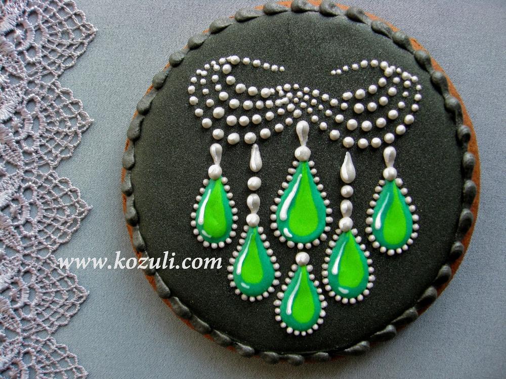 Jewelry Cookie With Emerald Necklace
