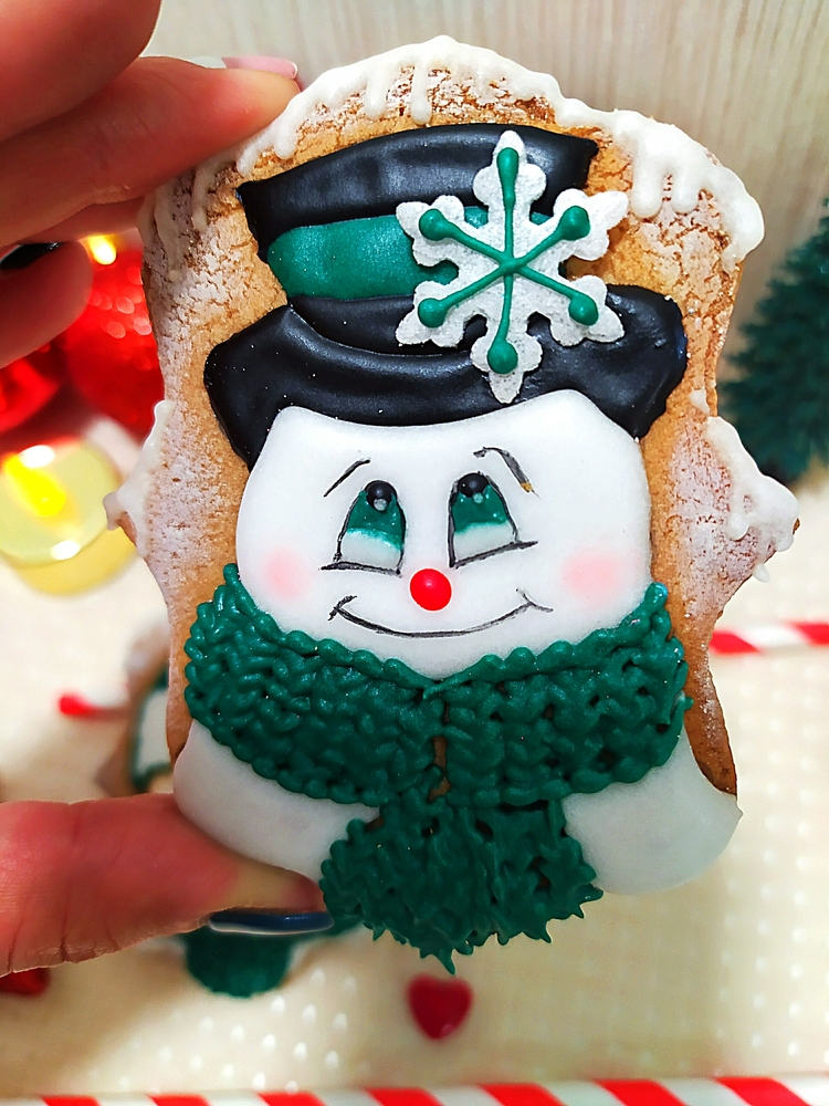 Lovely Snowman by Gele's Cookies