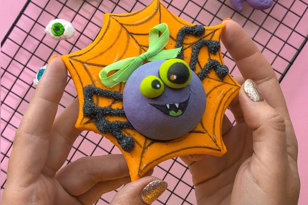 Halloween Spider Rattle - Surprise Cookie Free of Icing
