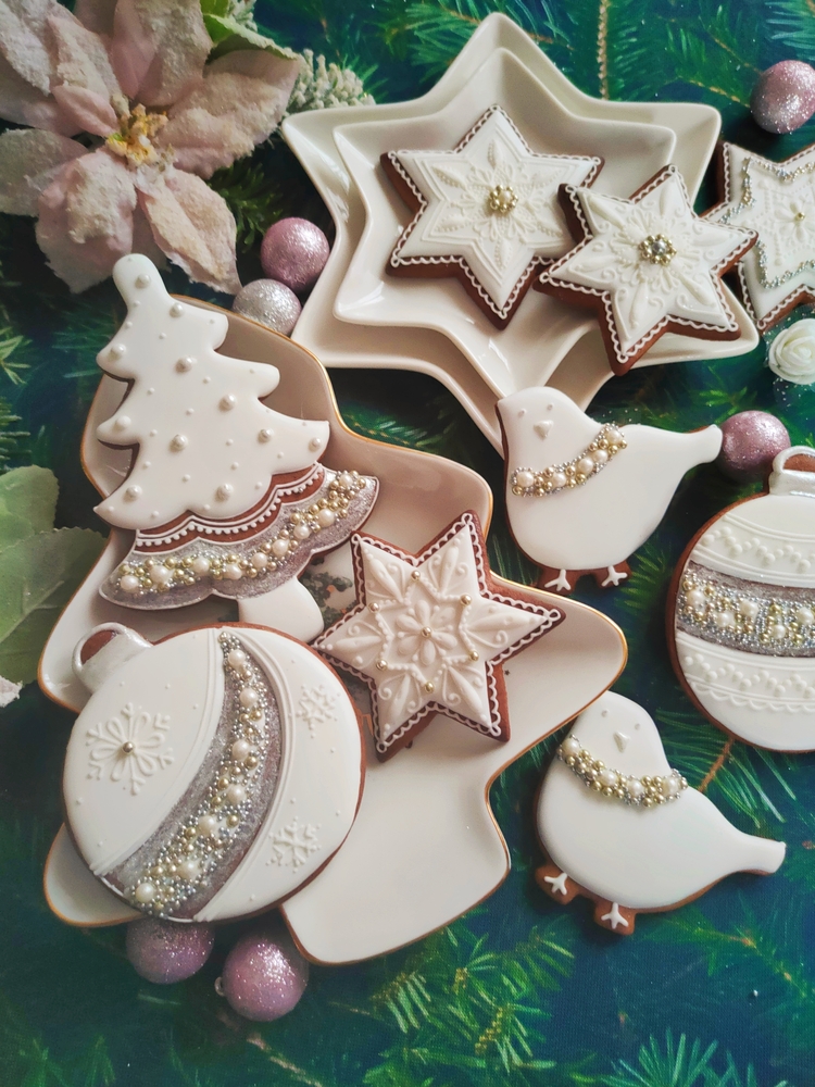 Christmas Cookies in White and Shining Silver