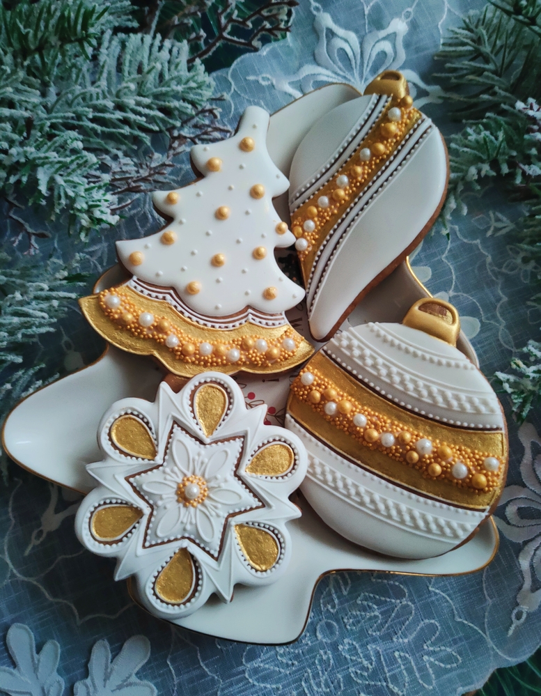 Christmas Cookies in White and Gold Colour